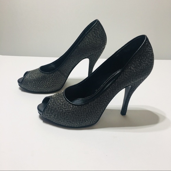 Gianni Bini Metallic Silver and Black Heels Size 8 - Picture 4 of 7